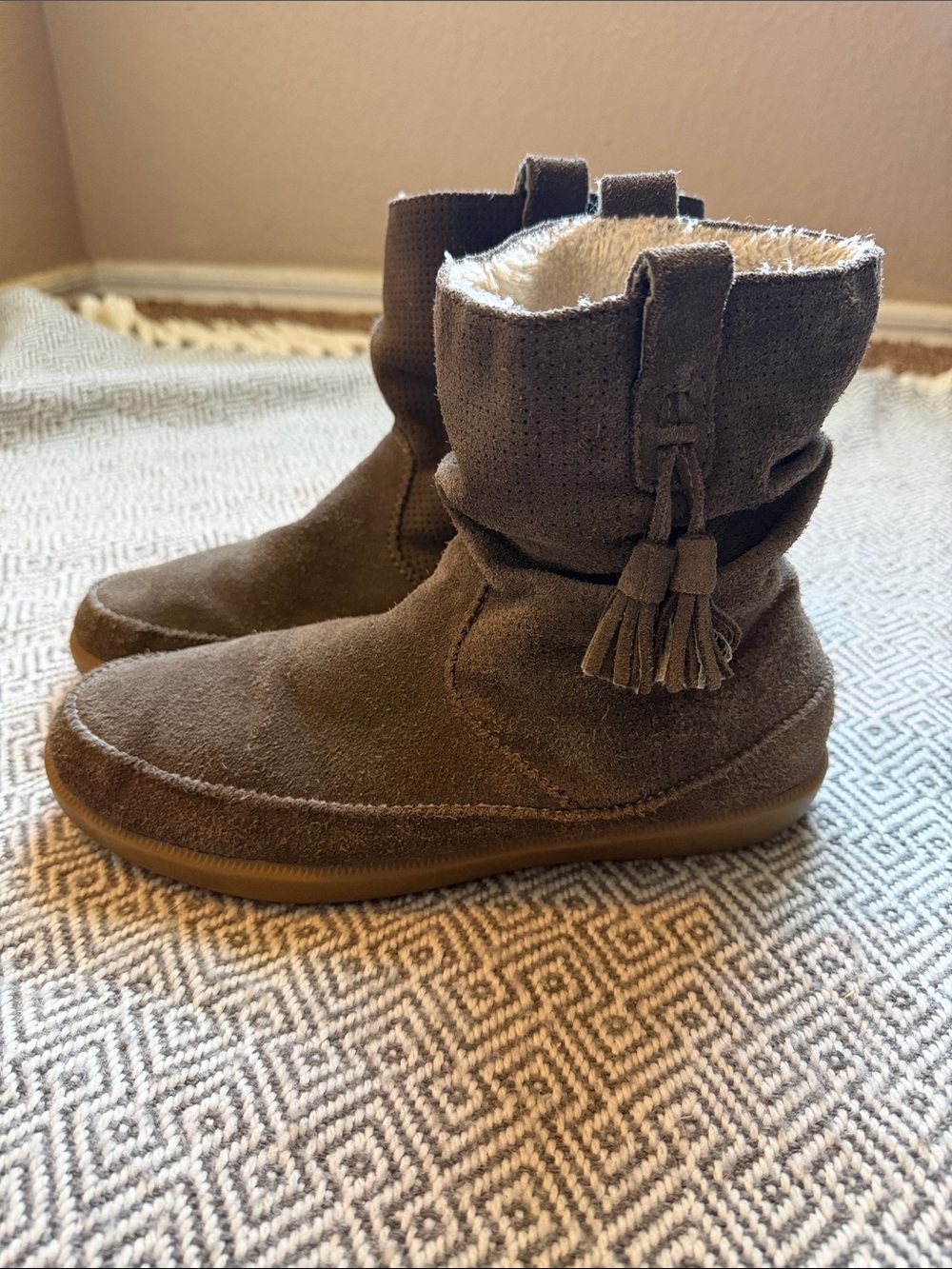 American Eagle Outfitters Brown Suede Tassel Faux-Fur Lined Ankle Boots - Picture 2 of 14